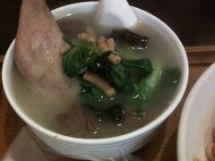 拌面里面的鸡腿和鸡汤-富源春面馆(四川北路店)