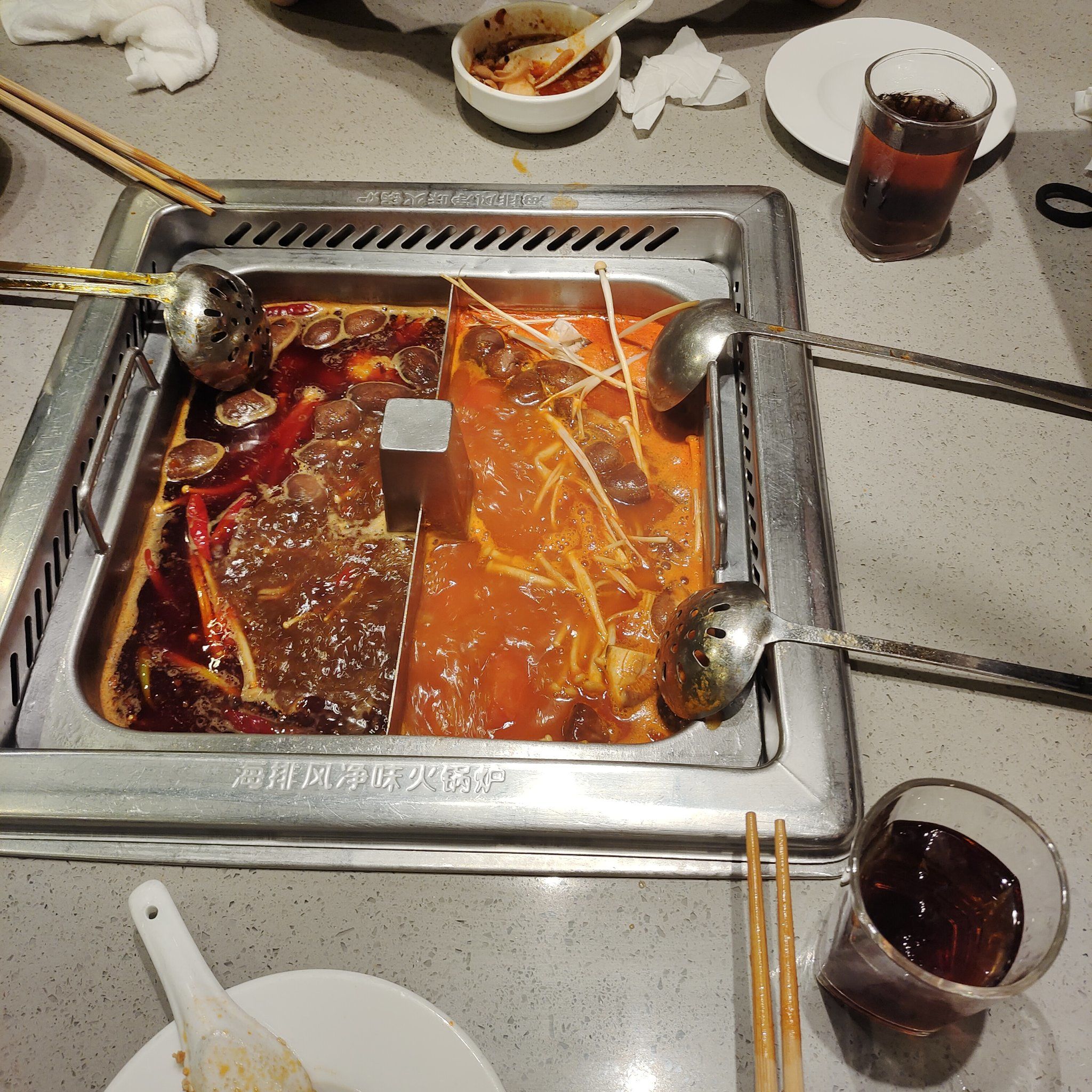 半夜来吃海底捞服务业太那个了