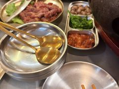 -围炉肉舍•炭烤活鳗•丹东海鲜烤肉(步行街店)