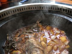 -东北烧烤铁锅炖水库鱼