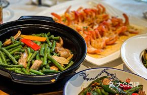 Stir-fried Garlic-Buttered Peeled King Prawns