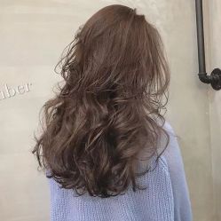 -天下皇剪新潇洒美容美发