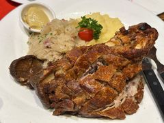 烤猪肘-申德勒加油站餐厅(三里屯北小街店)