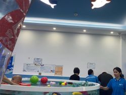 -鲸鱼堡亲子恒温泳池游泳俱乐部(彰泰天街店)