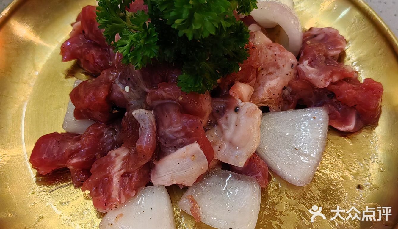 周末就是要和别的人一起吃肉肉呀