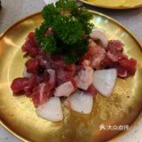 周末就是要和别的人一起吃肉肉呀