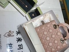 -万物奢潮中古奢侈品(青岛店)