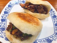 -老天桥酱肉烧饼夹肘子(天桥店)