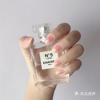 水蜜桃般的腮红美甲来了