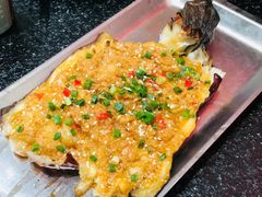 -何妹湿辣牛肉·粤式烧烤砂煲(桂雅路店)