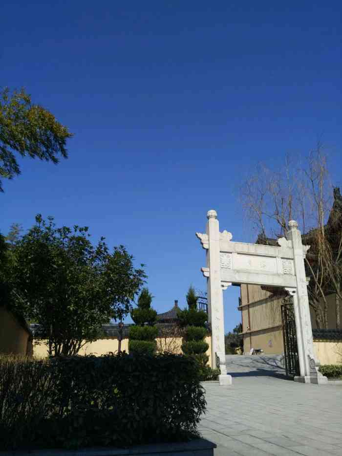 打分 第二年过年去显圣寺.免费请香,品尝美味的素斋,还有福袋.