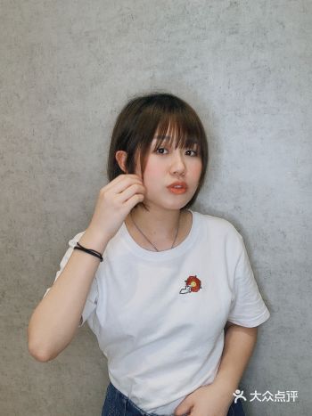 长发剪短 小姐姐头发很长 、前额发量偏少  