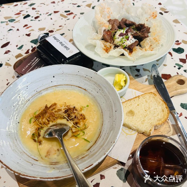 淋着酱汁的紫米饭作为打底，每次都能把米饭全部吃完