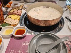 -洪氏嗨捞·广东猪肚鸡·椰子鸡火锅(西咸万象城店)