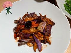 牛肝菌黑蒜烧茄子-一坐一忘云南菜(卓悦中心)