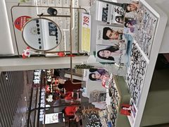 -目上眼镜·蔡司依视路授权(青浦宝龙店)