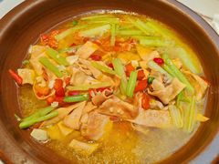 -阿瓦山寨·湘菜现炒·剁椒鱼头王(咸阳总店)
