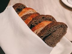 餐前面包黄油-壳里西餐厅Coquille Seafood Bistro(蒙自路店)