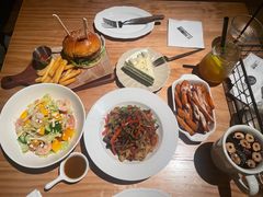 -三勾JJJ Burger&Coffee(梅溪湖店)