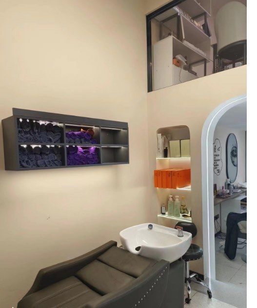 扬州路蒋王邻里汇染发 / 推荐我做了次头