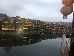 -临江餐馆二楼美食部落