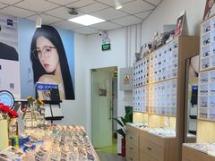 -天空之镜眼镜店蔡司依视路配镜授权零售店(望京颐堤港店)
