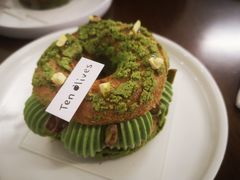 开心果树莓泡芙-Ten Olives甜点
