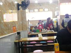 大堂-峰味香.酱香米线.黄焖鸡(定西路店)