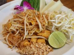 -Chom Cafe and Restaurant