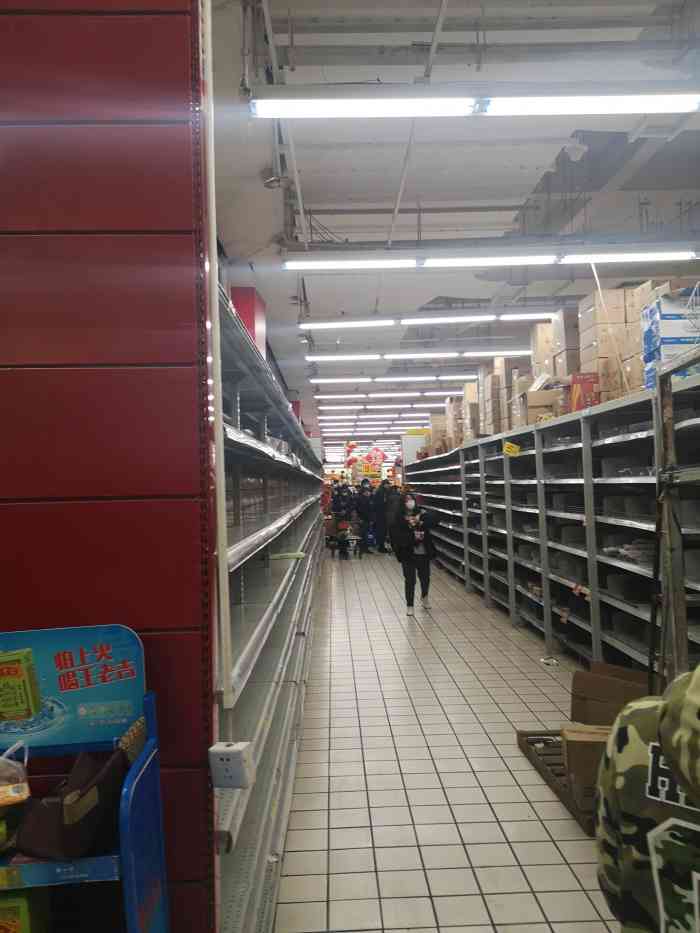 家乐福(宝山店)-"一开始就在家乐福购物的,环境什么的都不错.