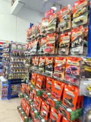 -逝水玩具折扣店