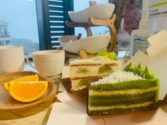 芒果抹茶奶油奶酥蛋糕-black rainbow coffee