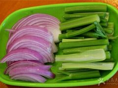 -泡山椒干锅肥肠鸡