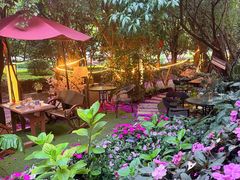 -月亮眼花园餐厅书吧酒吧