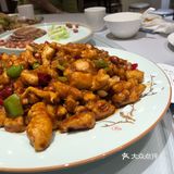 装修很好，感觉很安静，有免费的小菜和粥。点了几个菜