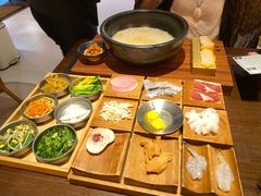-银米·云南传统过桥米线(双廊黑金冠店)