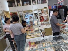 -美式眼镜·授权蔡司.依视路.尼康.豪雅.明月(人民广场店)