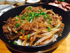 牛肉浇饭-黑牛の店·和牛烧肉(大悦城店)