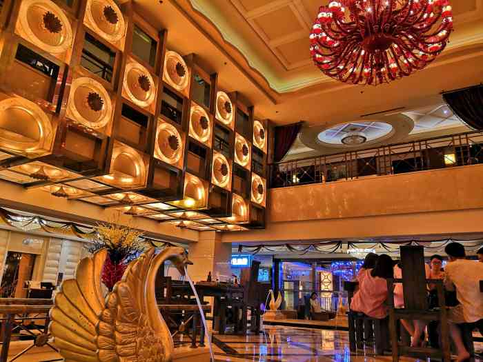 威尼斯水世界-"去的时候人太多了,停车位都没有.总体来讲.