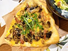 手工现烤黑松露杂菌薄底披萨-花十悦·鲜花咖啡餐厅(振业城一期店)