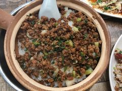 招牌鹅乸煲仔饭-阳江河堤老牌曾记美食
