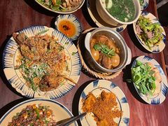 -Cục Gạch Quán