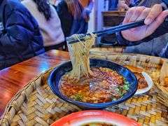 -爆炸头阿姨小四川正宗川味小吃(无任何分店)