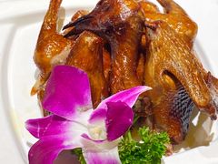 脆皮乳鸽-香港新发烧腊茶餐厅(书城店)