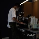 我各试了第一个菜单的奶咖和第二个菜单的冰美式