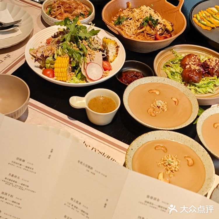 走进成都这家宋式美学素食餐厅