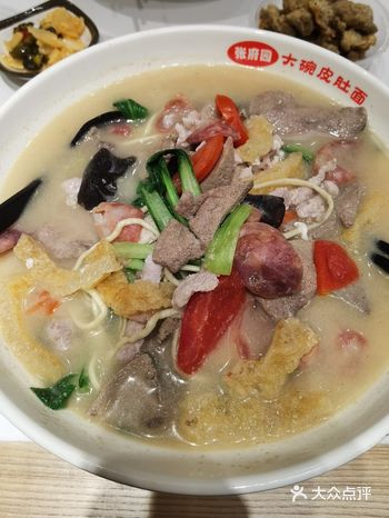 香肠、猪肝、皮肚等食材多到撑