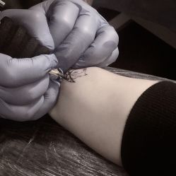 -越域刺青