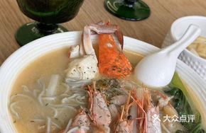 Seafood Noodles with Rice Cake