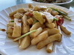 莲藕尖炒鱼饼-七鲜渔港美食餐厅(巽寮湾海景店)